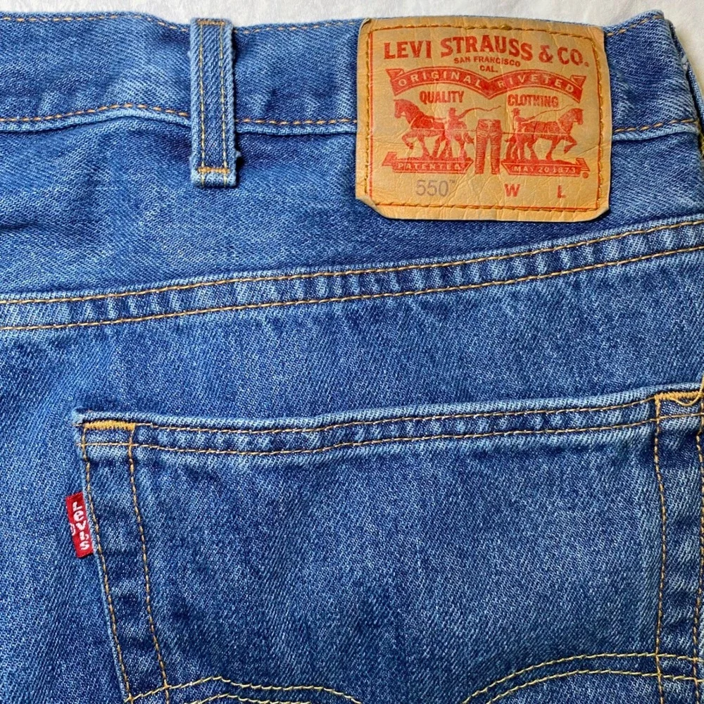 Levis 550 Mens Jeans 46x30 Relaxed Fit Medium Wash Blue Denim Straight Leg